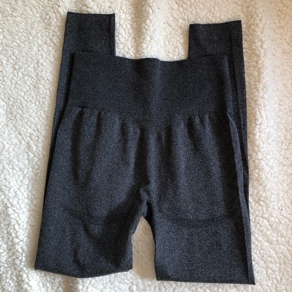 NEW! Dark Gray Contour Seamless Leggings - Picture 5 of 10